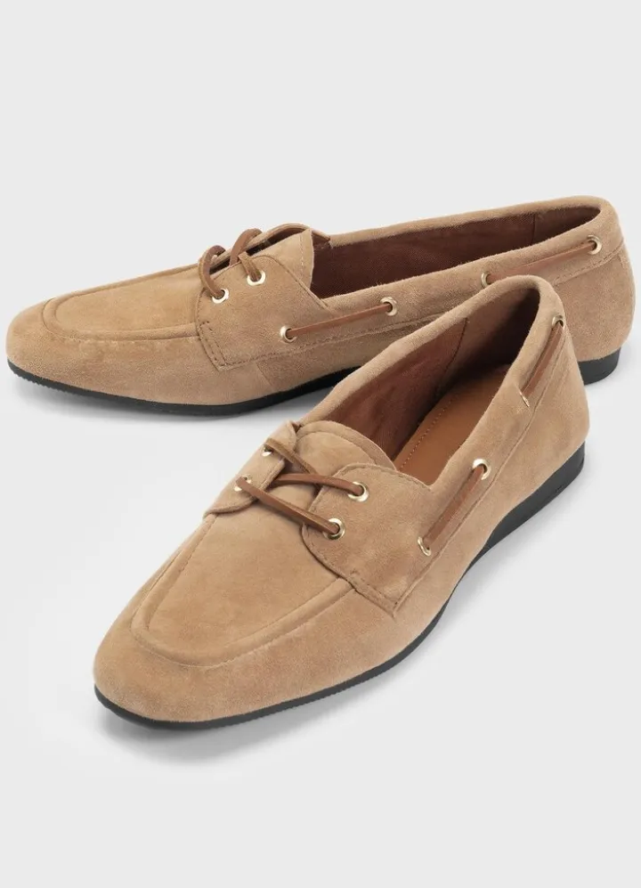Hillary Flats